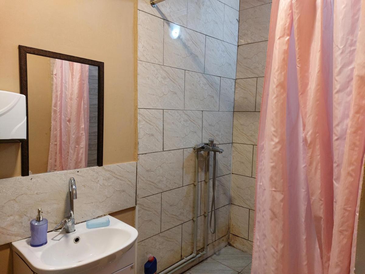 Konok Center Osh Hotel Kültér fotó
